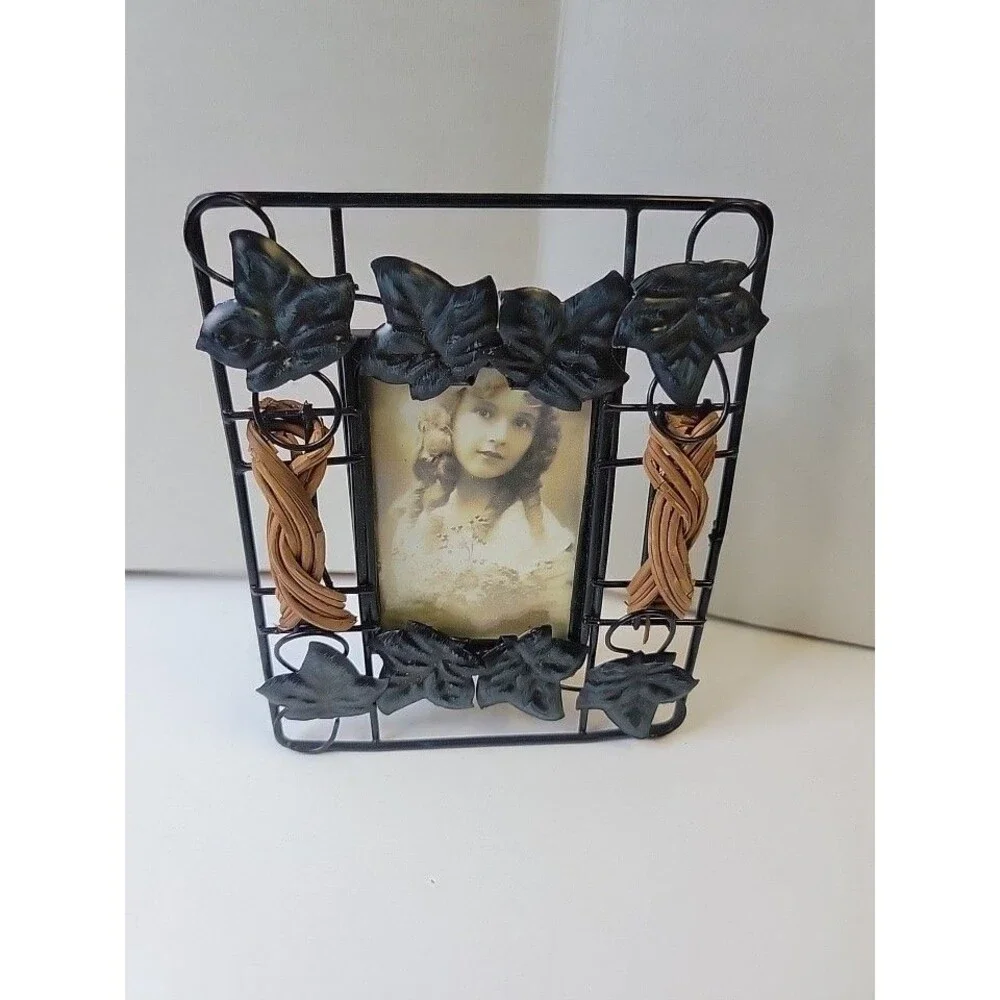 Vintage Style Black Metal Ivy Leaf Picture Frame Woven Rattan Accent 5.5 Inch